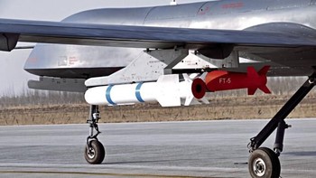 CH-4 bisa membawa 6 senjata dan kapasitas muatan 250-345 kg dan menembakan rudal udara-ke-darat dari ketinggian 5.000 meter. Sehingga CH-4 aman dari jarak tembak senjata anti-pesawat. (Xinhua)