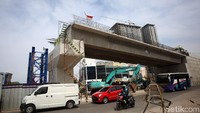 Flyover tersebut mulai kelihatan bentuknya.