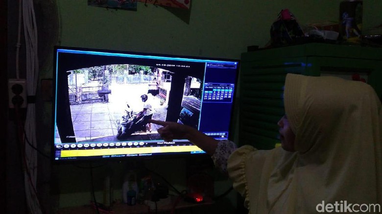 Aksi pencurian yang terekam CCTV Foto: Enggran Eko Budianto Aksi pencurian yang terekam CCTV Foto: Enggran Eko Budianto