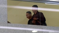 Agung dan para pihak lain yang diamankan berstatus sebagai terperiksa. Ada waktu 1x24 jam bagi KPK sebelum menentukan status hukum mereka.