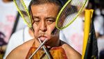 Foto: Festival Vegetarian dan Tusuk Pedang di Pipi