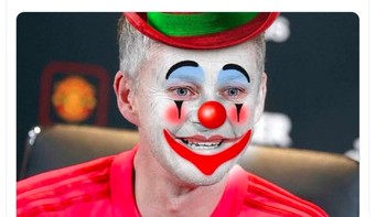 Ole didandani seperti badut. Foto: Twitter