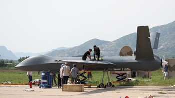 CH-4 adalah memiliki panjang 11 meter, lebar sayap 20 meter, tinggi 3,8 meter, berat kosong 1.600 kg, dan berat membawa senjata sampai 4.500 kg. (Xinhua)