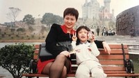 Sang ibu juga mengunggah foto masa kecil Lay. Dok. Weibo