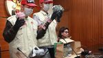 KPK Tunjukkan Uang Hasil OTT Bupati Lampung Utara