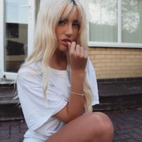 Ally juga menambahkan bahwa keluarganya tak mendukung kariernya karena menjual foto-foto dirinya dalam balutan busana minim. Ia pun merasa hancur karena kariernya tak mendapat restu dari orangtua. Foto: Instagram