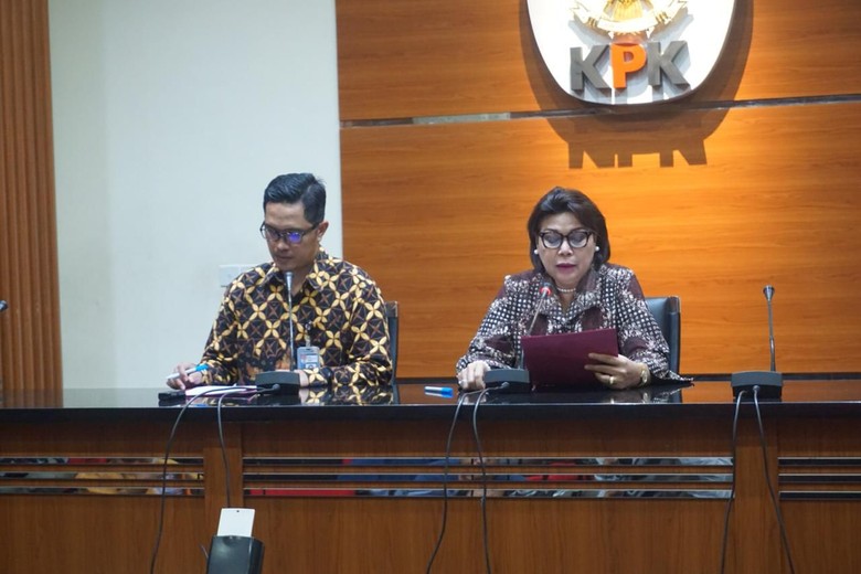 KPK Tetapkan Bupati Lampung Utara Tersangka Suap KPK Tetapkan Bupati Lampung Utara Tersangka Suap