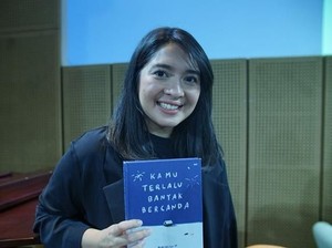 Pentas Penggalan Kamu Terlalu Banyak Bercanda Bius Pembaca Jakarta