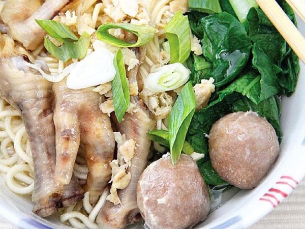 Tambah Energi dan Semangat dengan Sarapan Mie Ceker Ini