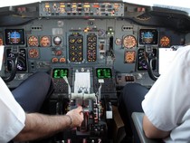 Seram! Pilot ke WC-Kopilot Pingsan Saat Penerbangan