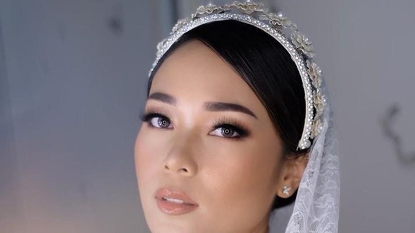 Influencer Ayla Dimitri Menikah, Intip Penampilan Cantiknya Jadi Pengantin