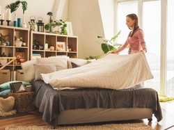 Tips Memilih Kasur Berdasarkan Kebiasaan Posisi Tidur Agar Tidur Berkualitas