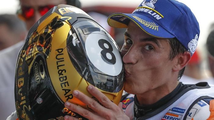 Marc Marquez menyebut rekor gelar Giacomo Agostini nyaris mustahil bisa dia pecahkan. (oto: Gemunu Amarasinghe/AP Photo) Marc Marquez menyebut rekor gelar Giacomo Agostini nyaris mustahil bisa dia pecahkan. (oto: Gemunu Amarasinghe/AP Photo)
