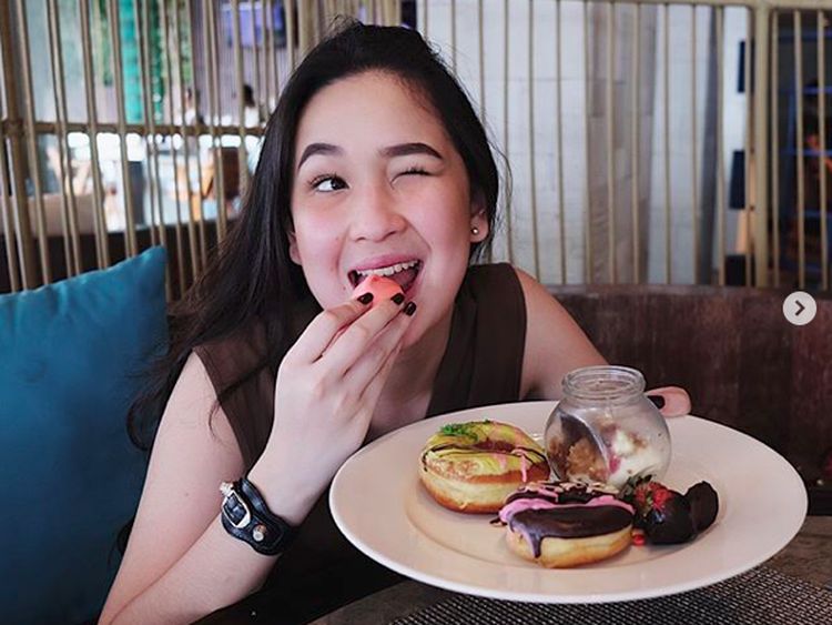 Hobi Liburan di Bali, Intip Keseruan Kulineran Agatha Pricilla