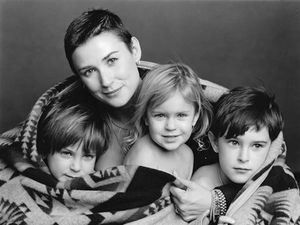 Dari Narkoba hingga Diperkosa! Alasan Demi Moore Ungkap Masa Lalu