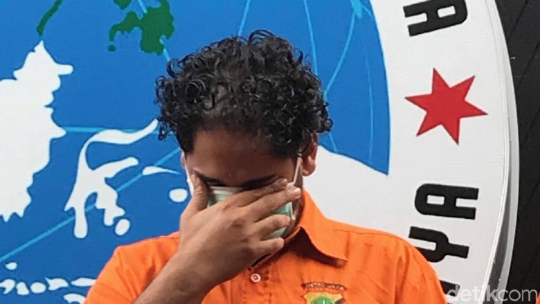Foto: Menantu Elvy Sukaesih ditangkap lagi / Hanif H Foto: Menantu Elvy Sukaesih ditangkap lagi / Hanif H