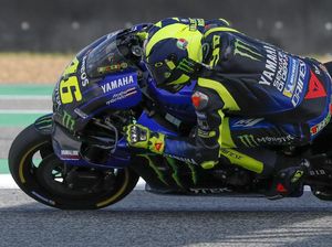 Gegara Coba Teknik Ngerem Baru Valentino Rossi Terjatuh?