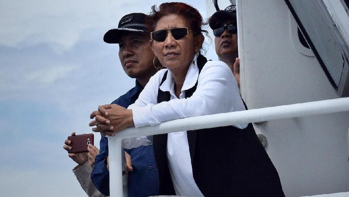 21 Kapal maling ikan asal Vietnam dan Malaysia ditenggelamkan. Menteri Kelautan dan Perikanan Susi Pudjiastuti memimpin langsung aksi ini.