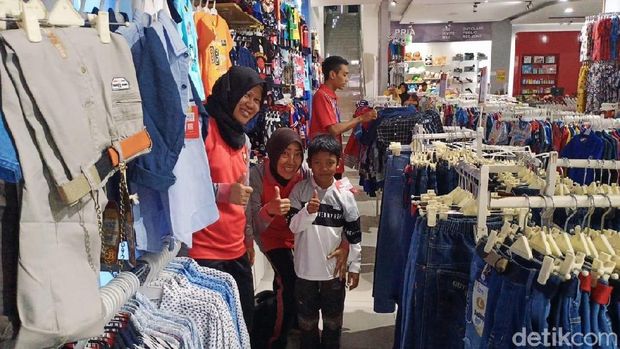 Endri Bocah Pemalang Penjual Kue Keliling Kini Tak Lagi Sendirian