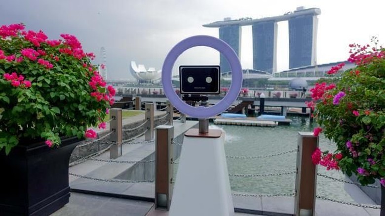 Selfiebot (Enrico Penzo) Selfiebot (Enrico Penzo)