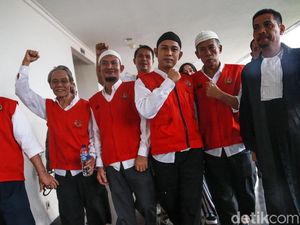 Ekspresi 5 Terdakwa Perusuh 22 Mei Pascasidang Ditunda