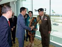 Jokowi saat tiba di Singapura / 