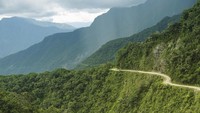 Karena julukan dan keindahannya, North Yungas Road kini lebih banyak dikunjungi oleh wisatawan. Kamu berani ke sini? (iStock)