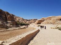 Melihat Lebih Dekat Petra, Kota yang Dipahat di Batu