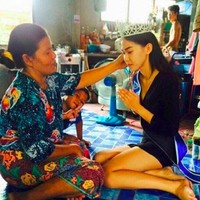 Khanittha Phasaeng memenangkan kontes kecantikan Miss Uncesored News 2015. Menjadi juara, dia tak malu mengungkap kehidupannya memiliki ibu seorang pemulung sampah. Foto: Facebook