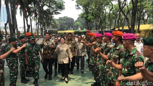 Nyetir Mobil Golf, Puan Sidak Gedung DPR Bareng 3 Pimpinan