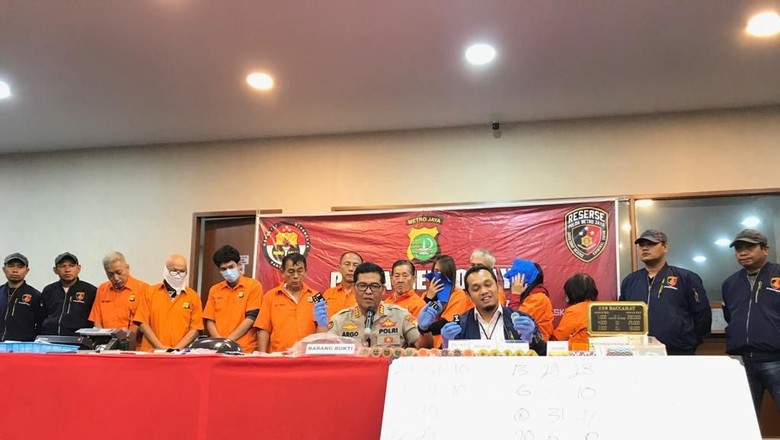 JUDI ONLINE Polisi Buru Penyandang Dana Kasino di Apartemen Robinson