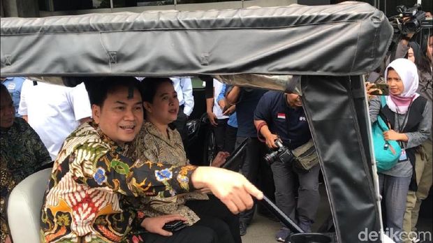Nyetir Mobil Golf, Puan Sidak Gedung DPR Bareng 3 Pimpinan
