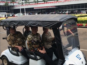 Nyetir Mobil Golf, Puan Sidak Gedung DPR Bareng 3 Pimpinan