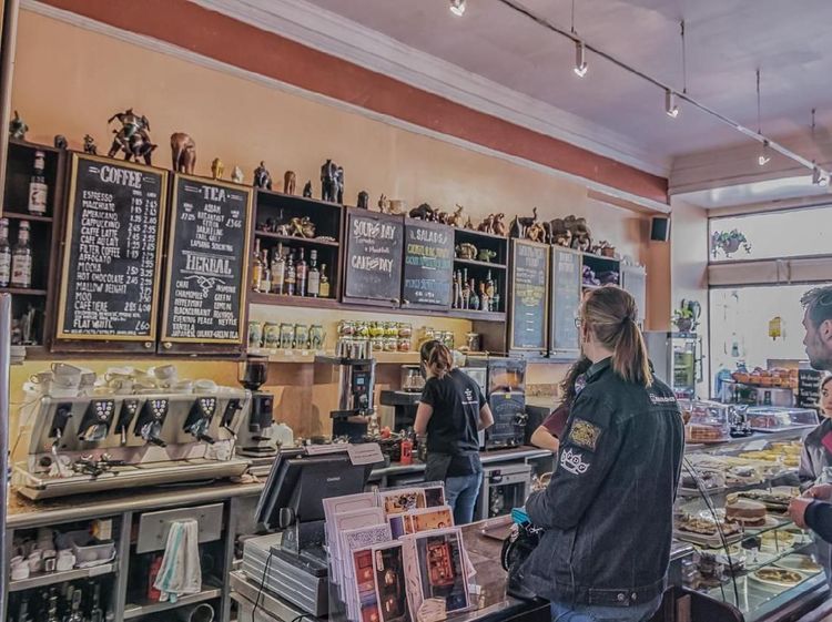 Bukan Sembarang Kafe, Ini Tempat J.K Rowling Pertama Kali Menulis Buku Harry Potter