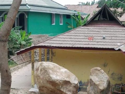 7 Rumah dan Sekolah di Purwakarta Rusak Dihujani Batu Raksasa