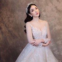 Kenalan dengan Charmaine Chew, model asal Malaysia yang akan mewakili negaranya di kontes kecantikan Miss International 2019. Selain dikagumi karena kecantikannya, Chew dikenal sebagai sosok ratu kecantikan yang pintar karena memiliki IPK 3,9. Foto: Instagram @cmainechew