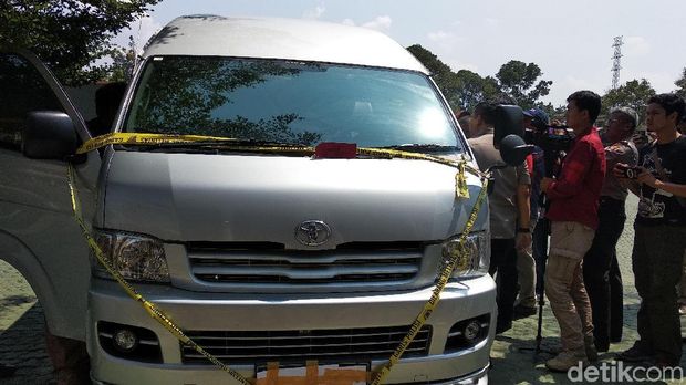 Kelompok Aceh Selundupkan Sabu Kemasan Teh di Atap Minibus 