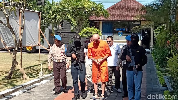  Andrew Ayer (31) ditangkap polisi karena menjadi pengedar narkoba hashish untuk para turis di Bali