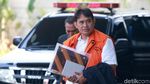 Berompi Tahanan, Direktur PTPN III Kembali Diperiksa KPK