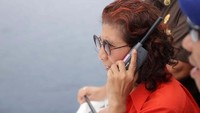 Menteri Susi memimpin langsung pemusnahan dengan cara penenggelaman tersebut dari Perairan Natuna, Provinsi Kepulauan Riau. Pool/Kementerian Kelautan dan Perikanan.