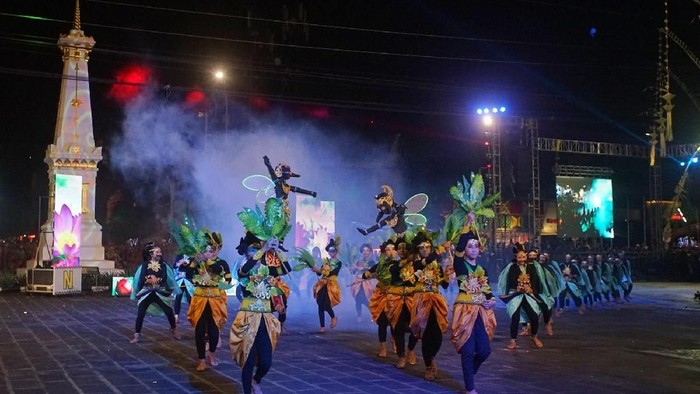 Wayang Jogja Night Carnival digelar di kawasan Tugu Pal Putih, Yogyakarta. Acara itu merupakan puncak HUT Kota Yogyakarta yang digelar tiap tahun sekali.