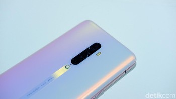 Empat kamera disematkan dibagian belakang. Kamera utama menggunakan sensor Sony IMX586 48 MP. Foto: Adi Fida Rahman/detikINET