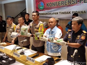 Kelompok Aceh Selundupkan Sabu Kemasan Teh di Atap Minibus