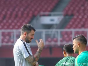 Melawan UEA, Simon McMenemy Realistis