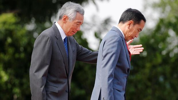 Presiden Jokowi saat bertemu PM Singapura Lee Hsien Loong /