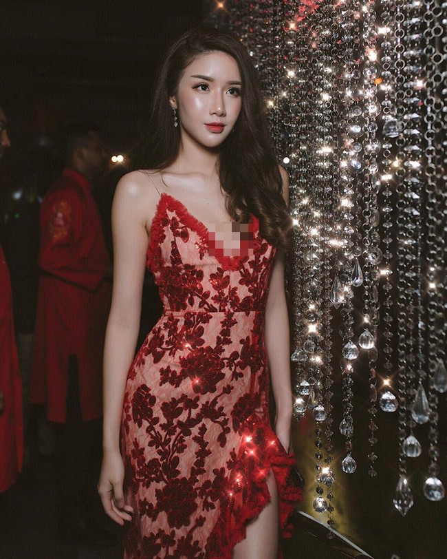 Chew akan bertanding melawan 82 kontestan lainnya dari seluruh dunia dalam Miss International yang akan berlangsung di Tokyo pada November mendatang. Termasuk bersaing dengan kontestan dari Indonesia yang akan diwakili oleh Puteri Indonesia Lingkungan 2019, Jolene Marie. Foto: Instagram @cmainechew
