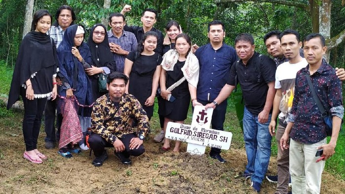 Jenazah Aktivis Walhi Golfrid Dimakamkan di Tiga Dolok Simalungun