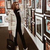 Cita Citata yang sedang ramai diberitakan karena merasa sakit hati pada seorang musisi senior karena membentaknya di depan umum baru saja pulang liburan dari Melbourne, Australia. Saat berada di negeri Kangguru itu, Cita bergaya membawa tas Balenciaga berharga belasan juta rupiah.  Foto: Instagram @ cita_citata