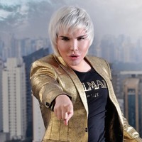 Sejumlah netizen mengatakan bahwa penampilannya jadi semakin seram. Netizen mengomentari bahwa dia tidak lagi seperti manusia. This is the scariest thing Ive seen. So messed up! Like, not even human, tulis netizen.  Foto: Instagram