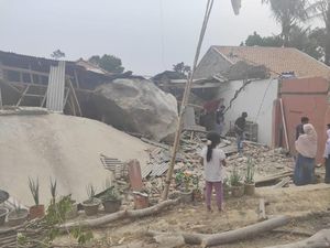 Batu Raksasa Rusak Rumah Warga, Polisi Periksa 3 Orang dari Perusahaan Tambang